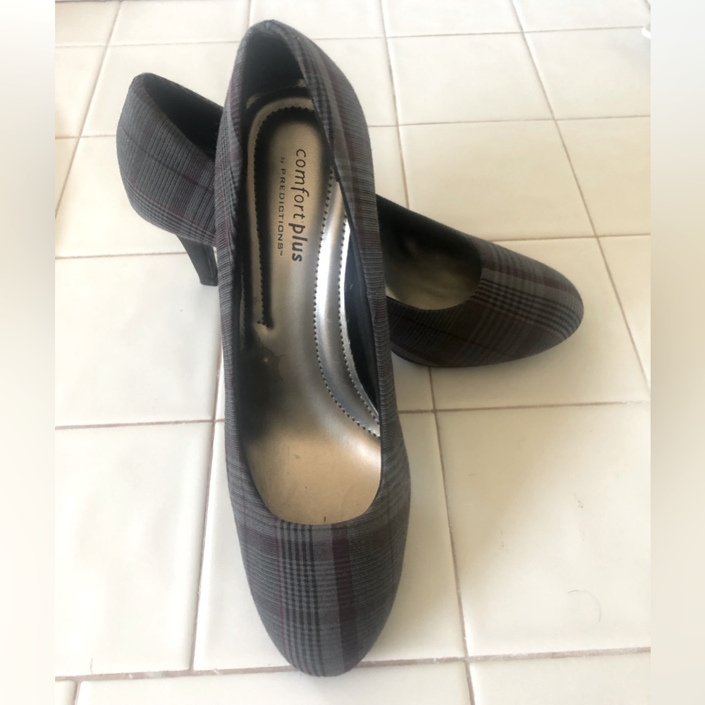 Predictions Comfort Plus 3” heel Size 7 in grey plaid with a hint of maroon